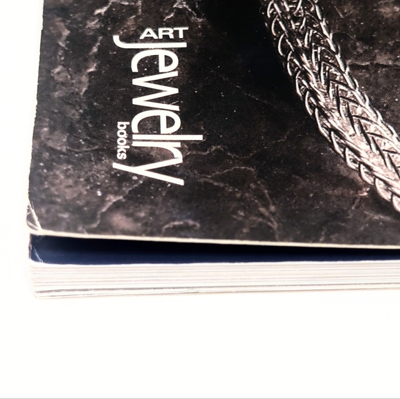 Complete Guide to Making Wire JewelryPublished 2007 - Picture 6 of 7